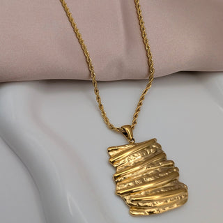 Lyora Necklace