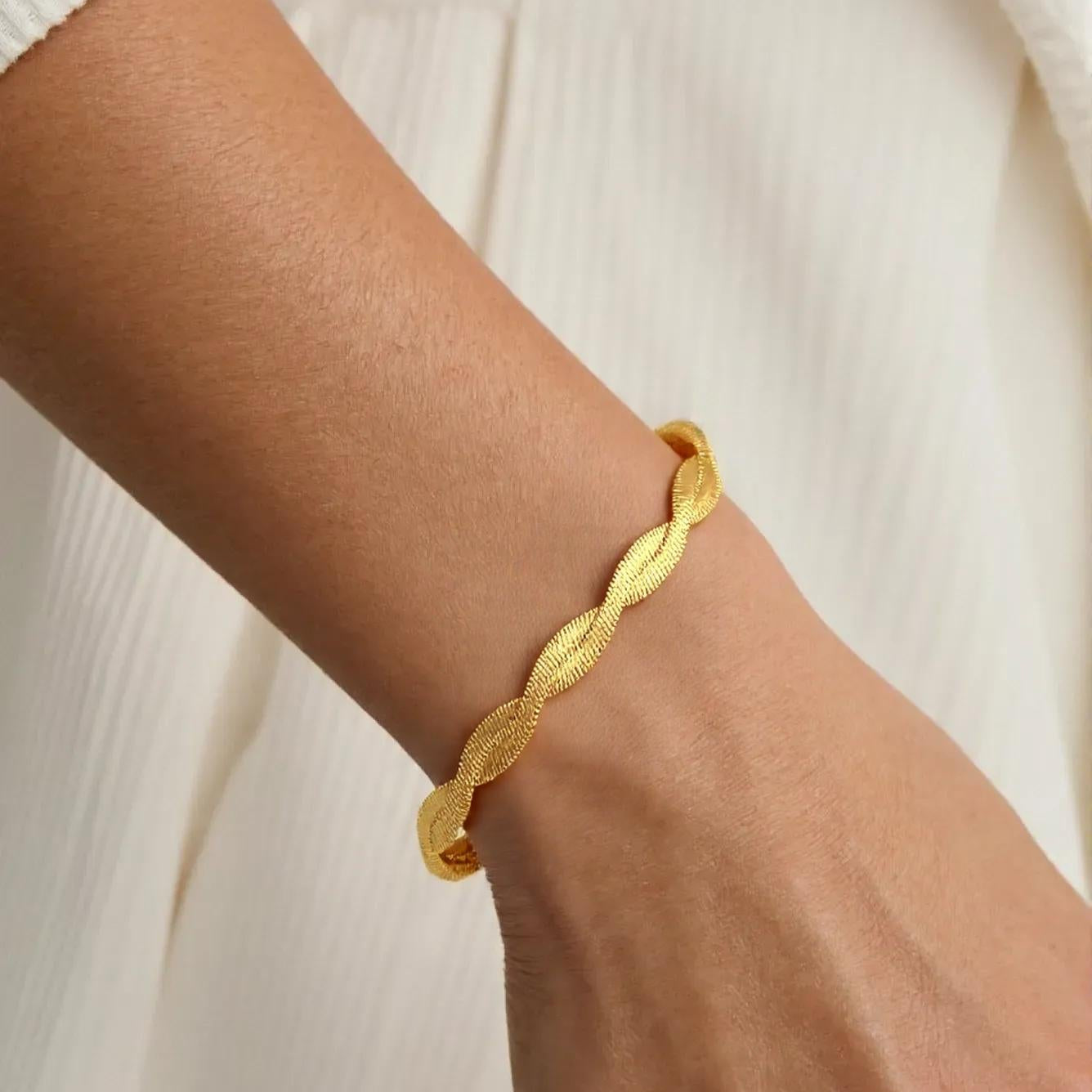 Carolein Golden Twist Bracelet – twist herringbone waterproof gold-plated jewelry